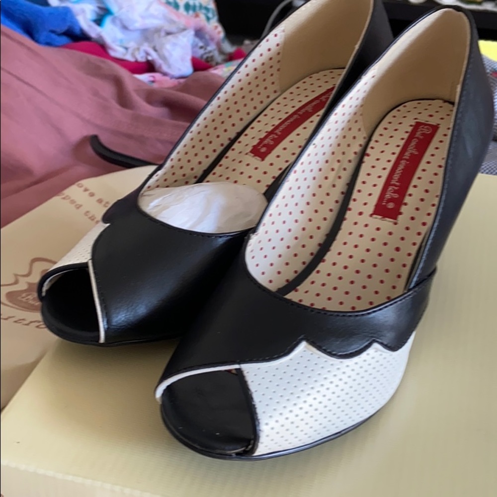 8 1/2 Bait shoes